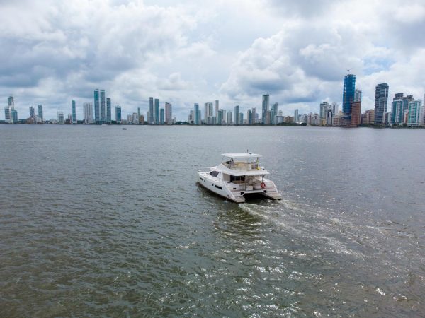 Yate Powercat  51 Ft