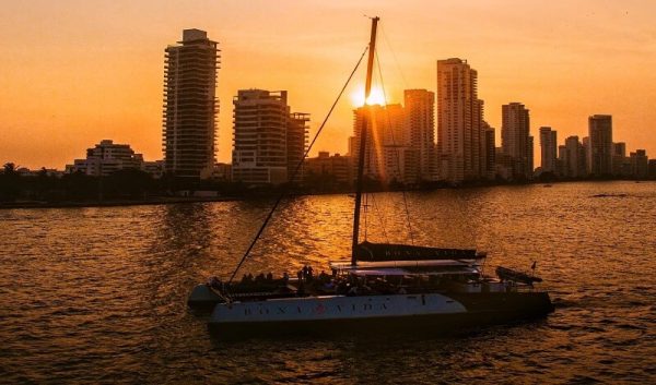 Tour Bahía Yate