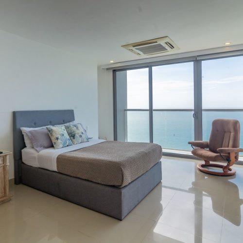 APT 3305 - 24 (Mediana)
